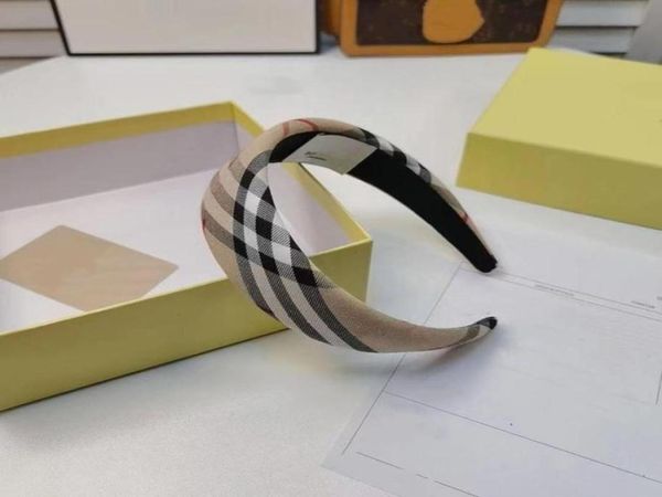 2022 bur brand women designers headbands stripe mix colors sports hair hoop girls headwear luxury headband no box35542411918596, Silver
2022 bur brand women designers headbands stripe mix colors sports hair hoop girls headwear luxury headband no box35542411918596, Silver