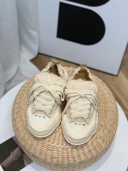 vanness wu's xvessel canvas shoes of the same style men and women laughing at each other hidden style inside height beggar shoes lovers
vanness wu's xvessel canvas shoes of the same style men and women laughing at each other hidden style inside height beggar shoes lovers