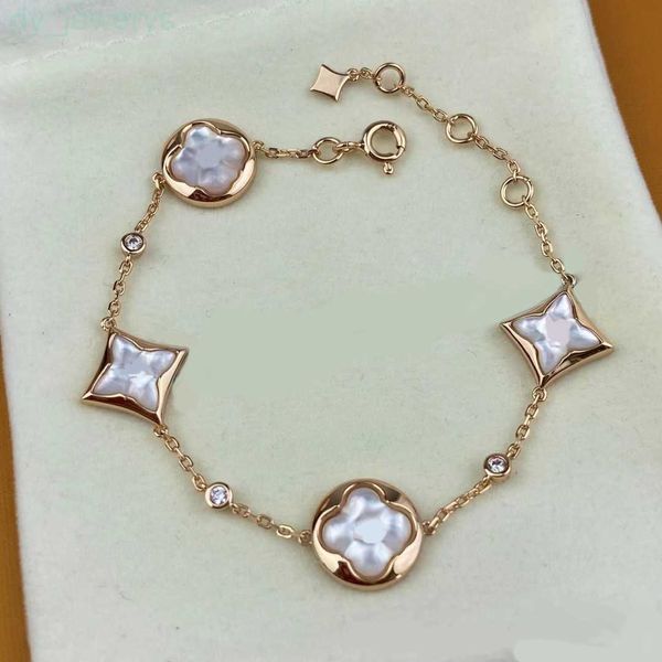 4 leaf lu designer bracelet lady designer charm clover bracelets luxury jewellery dance party women superior quality, Golden;silver
4 leaf lu designer bracelet lady designer charm clover bracelets luxury jewellery dance party women superior quality, Golden;silver