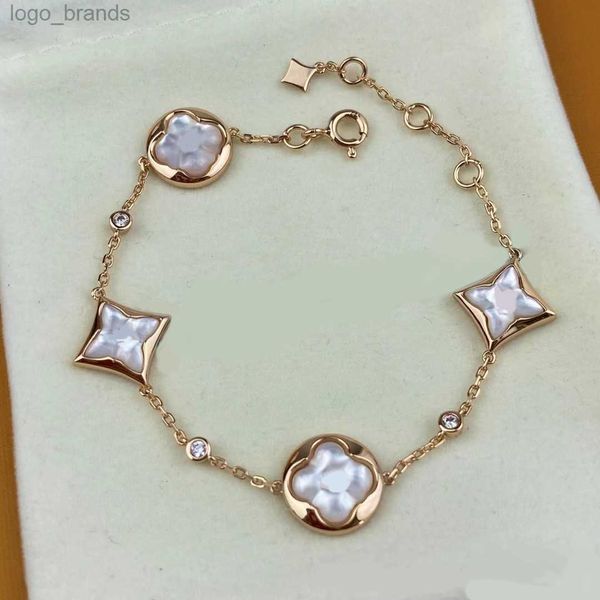 4 leaf lu designer bracelet lady designer charm clover bracelets luxury jewellery dance party women superior quality, Golden;silver
4 leaf lu designer bracelet lady designer charm clover bracelets luxury jewellery dance party women superior quality, Golden;silver