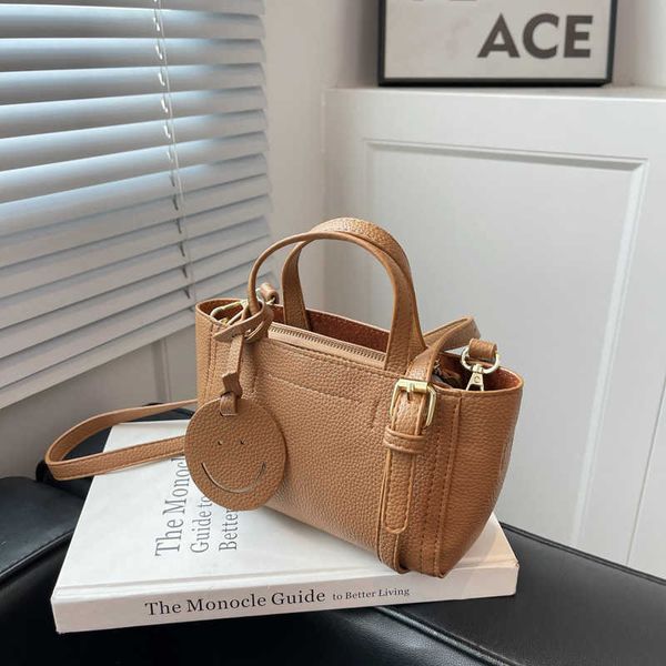 mini tote small bag for women new simple and fashionable skew straddle bag for small people texture shoulder bag water bucket bag
mini tote small bag for women new simple and fashionable skew straddle bag for small people texture shoulder bag water bucket bag