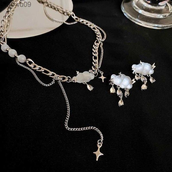 exquisite crystal white cloud necklace earrings jewelry set charm ladies jewelry fashion bridal accessory set romantic gifts l230704, Silver
exquisite crystal white cloud necklace earrings jewelry set charm ladies jewelry fashion bridal accessory set romantic gifts l230704, Silver