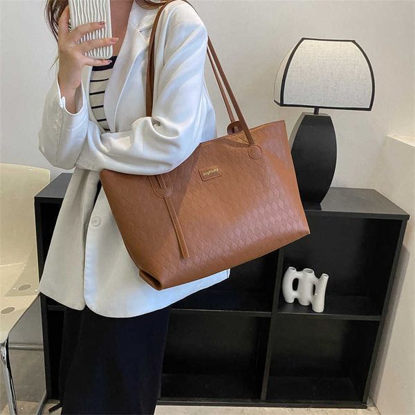 designer bag trendy bag for women with large capacity new niche casual shoulder bag for autumn textured class commuting tote bag
designer bag trendy bag for women with large capacity new niche casual shoulder bag for autumn textured class commuting tote bag