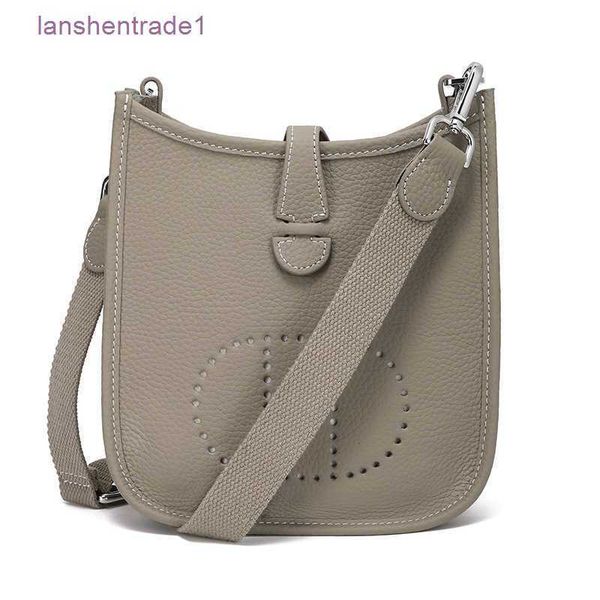 designer hemrres bag evelynn 2023 new layer cowhide litchi pattern one shoulder crossbody bag letter evelyns genuine leather hollow out buck
designer hemrres bag evelynn 2023 new layer cowhide litchi pattern one shoulder crossbody bag letter evelyns genuine leather hollow out buck
