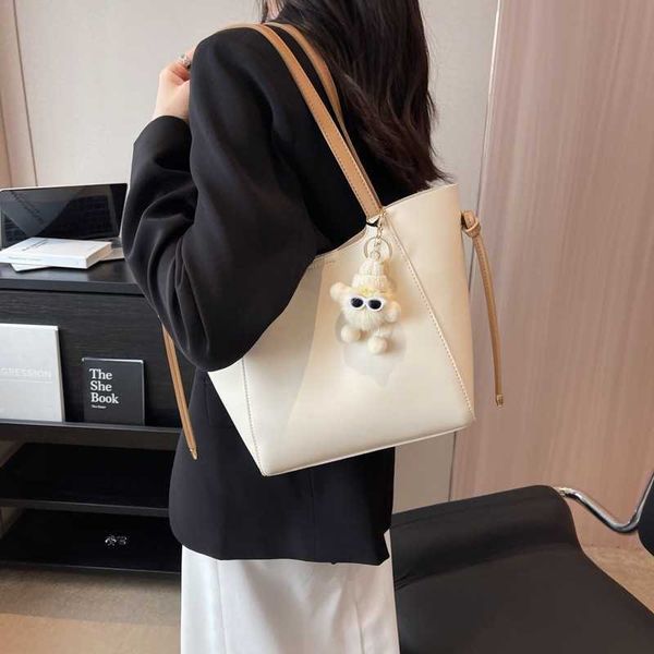 large capacity bag women's bag summer new ruiying fashion shoulder bag versatile commuter small crowd tote bag
large capacity bag women's bag summer new ruiying fashion shoulder bag versatile commuter small crowd tote bag