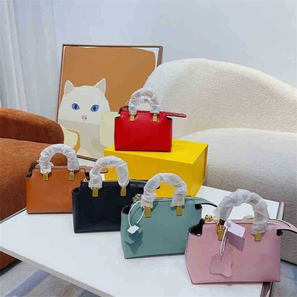 evening bags shoulder boston handbag pillow bag women designer crossbody packs classic high capacity leather female crossbody purses 220902
evening bags shoulder boston handbag pillow bag women designer crossbody packs classic high capacity leather female crossbody purses 220902