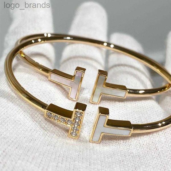 double T designer bracelet tennis bangle luxury jewelry for women rose gold silver white blue shell openning diamond cuff Bracelet clover jewelry party gift for men
double T designer bracelet tennis bangle luxury jewelry for women rose gold silver white blue shell openning diamond cuff Bracelet clover jewelry party gift for men