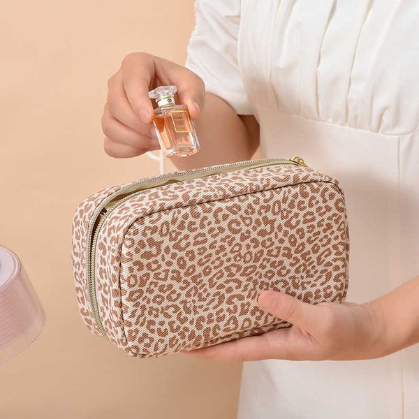 lady cosmetic bags cases large capacity portable makeup bag soft leather zipper travel storage small multifunctional carrying bag 230704
lady cosmetic bags cases large capacity portable makeup bag soft leather zipper travel storage small multifunctional carrying bag 230704