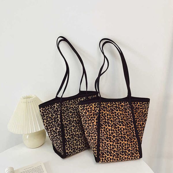 women's bag autumn/winter new niche leopard print single shoulder tote bag large capacity commuting underarm bag
women's bag autumn/winter new niche leopard print single shoulder tote bag large capacity commuting underarm bag