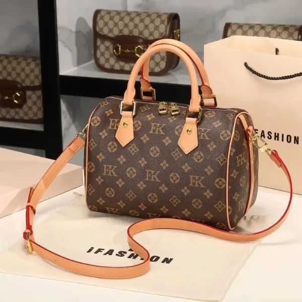 women brand designers shoulder bags lady totes handbags speedy with key lock shoulder strap dust bag 30cm aa1
women brand designers shoulder bags lady totes handbags speedy with key lock shoulder strap dust bag 30cm aa1