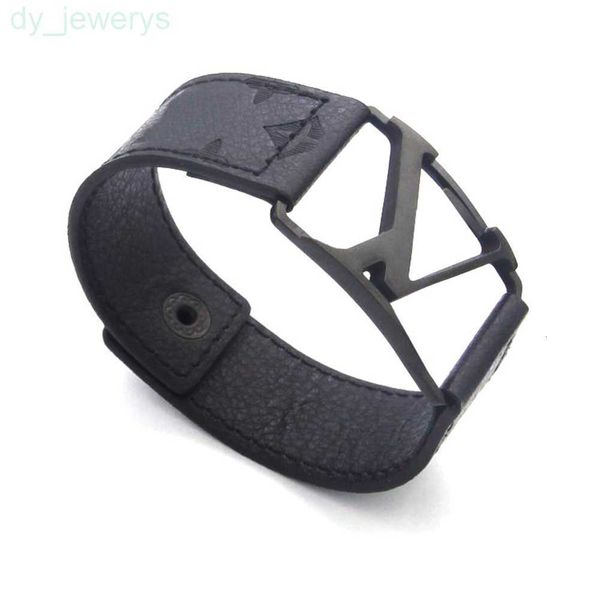designer jewelry wide black leather bracelets men charm bracelet for women hand strap brown flower pattern 4 colors stamp printed fashion, Golden;silver
designer jewelry wide black leather bracelets men charm bracelet for women hand strap brown flower pattern 4 colors stamp printed fashion, Golden;silver