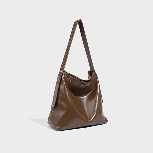 tote bag soft leather large capacity schoolbag new bag women's versatile commuter small crowd one shoulder underarm bag
tote bag soft leather large capacity schoolbag new bag women's versatile commuter small crowd one shoulder underarm bag