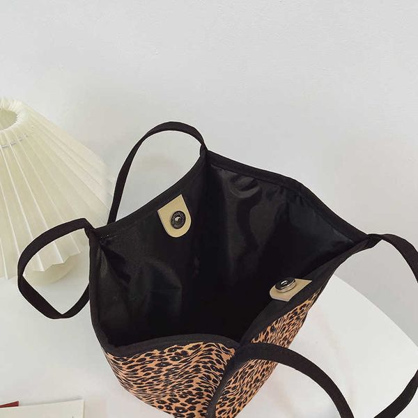 designer tote women's bag autumn/winter new niche leopard print single shoulder tote bag large capacity commuting underarm bag casual
designer tote women's bag autumn/winter new niche leopard print single shoulder tote bag large capacity commuting underarm bag casual