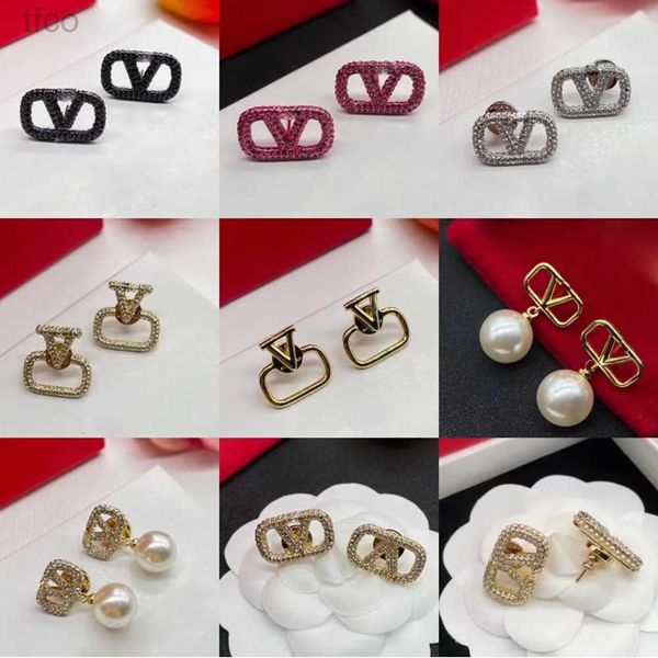 multi style designer v letter earrings luxury feminine hoop fashion jewelry mother of pearl earrings non-fading non-allergic, Golden;silver
multi style designer v letter earrings luxury feminine hoop fashion jewelry mother of pearl earrings non-fading non-allergic, Golden;silver