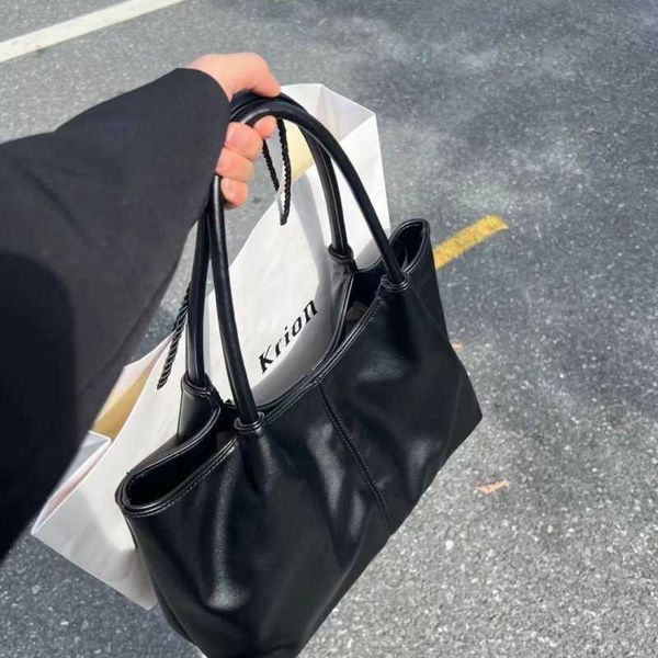 designer tote new tote bag is popular in and south korea this year fashionable large-capacity daily commuting portable shoulder bag casual
designer tote new tote bag is popular in and south korea this year fashionable large-capacity daily commuting portable shoulder bag casual