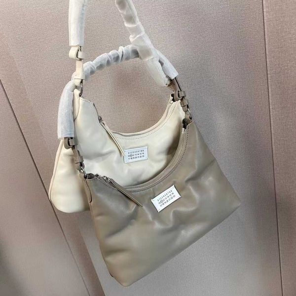 margiela majira hobo women's sheepskin leather cloud bag single shoulder underarm bag
margiela majira hobo women's sheepskin leather cloud bag single shoulder underarm bag