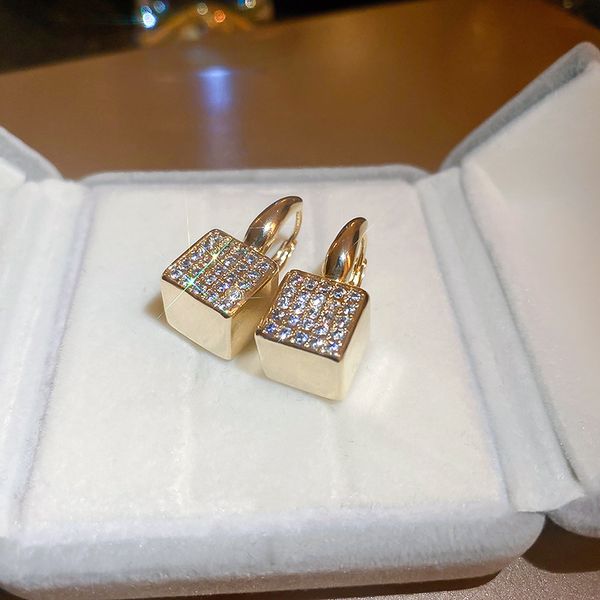 stud origin summer korean gold silver color copper square zircon drop earring girl geometric dangle earring jewelry 230714, Golden;silver
stud origin summer korean gold silver color copper square zircon drop earring girl geometric dangle earring jewelry 230714, Golden;silver
