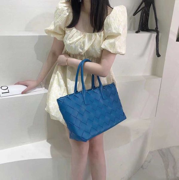 women high quility skin leather handbag shoulder bag from factory real soft skin stytle
women high quility skin leather handbag shoulder bag from factory real soft skin stytle