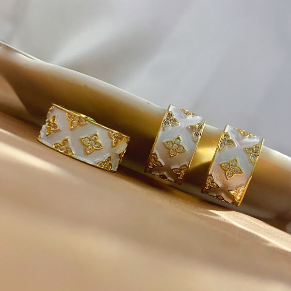 fashion women gold plated designer ear stud earrings brand designers geometry letters crystal rhinestone earring wedding party jewerlry matc, Golden;silver
fashion women gold plated designer ear stud earrings brand designers geometry letters crystal rhinestone earring wedding party jewerlry matc, Golden;silver