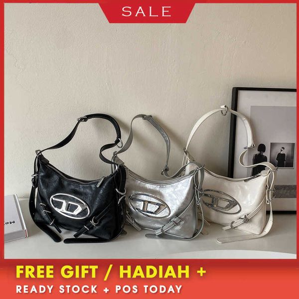 women's design bags metal hardware dingdang dumplings single shoulder underarm wrap spicy girls' bag simple and casual 20233 new l
women's design bags metal hardware dingdang dumplings single shoulder underarm wrap spicy girls' bag simple and casual 20233 new l