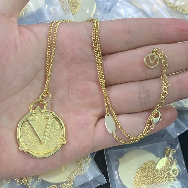 jewelry designers pendant necklaces classic gold necklace letters copper chain designer necklace womens earring gift wedding 2307143pe, Silver
jewelry designers pendant necklaces classic gold necklace letters copper chain designer necklace womens earring gift wedding 2307143pe, Silver
