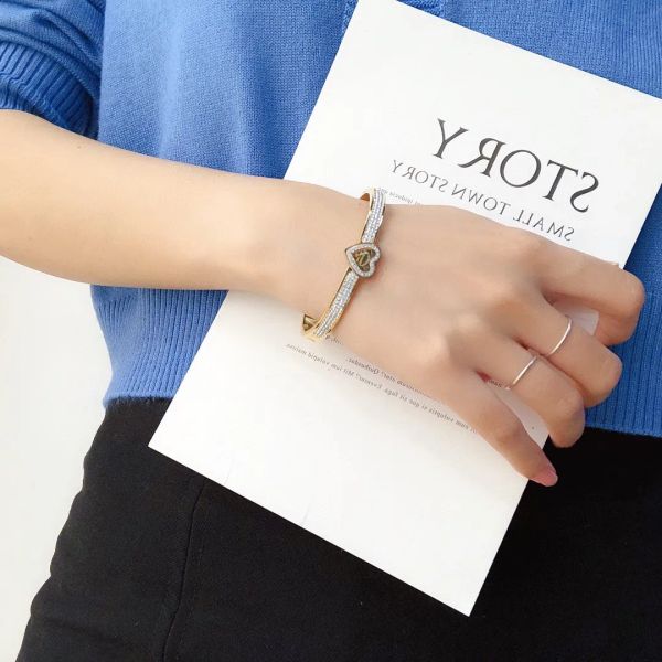 classic bracelets women bangle luxury designer letter bracelet crystal 18k gold plated 925 silver stainless steel wedding lovers gift s320 t, Black
classic bracelets women bangle luxury designer letter bracelet crystal 18k gold plated 925 silver stainless steel wedding lovers gift s320 t, Black