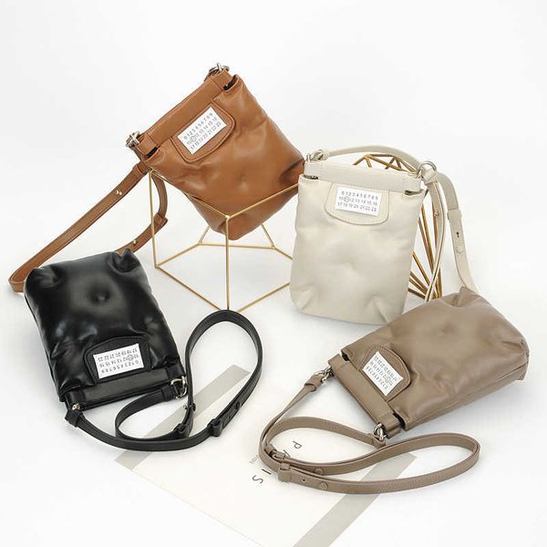 margiela small first layer cow leather majira mobile phone bag women's leather new fashion cloud shoulder messenger bag
margiela small first layer cow leather majira mobile phone bag women's leather new fashion cloud shoulder messenger bag