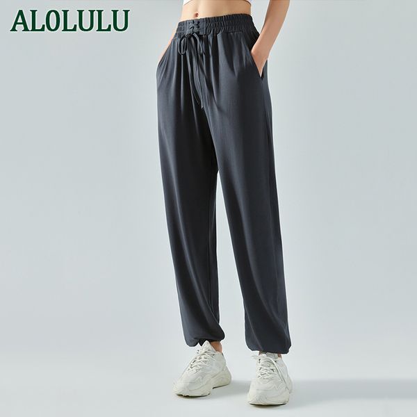 al0lulu yoga high waist loose yoga pants bundle foot fitness pants running speed dry sports pants
al0lulu yoga high waist loose yoga pants bundle foot fitness pants running speed dry sports pants