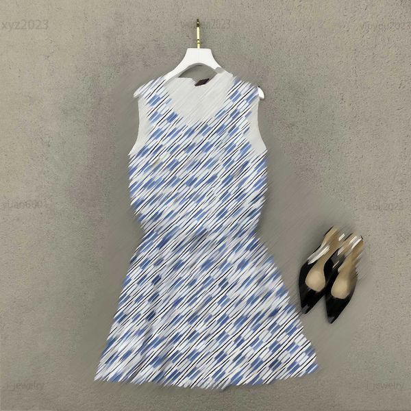 women designer clothing classic floral print lady dresses fashion girl dress size s-l lace up waist design girl skirt july10, Black;gray
women designer clothing classic floral print lady dresses fashion girl dress size s-l lace up waist design girl skirt july10, Black;gray