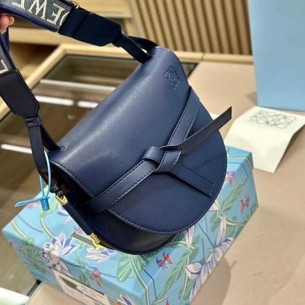 classic bag bags lady purse 2023 loewz gate embroidered strap women purse large versatile cowhide crossbody designer women's cute 24cm
classic bag bags lady purse 2023 loewz gate embroidered strap women purse large versatile cowhide crossbody designer women's cute 24cm
