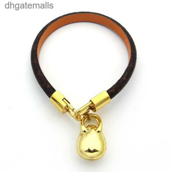 18cm real leather women designer bangles egg pendant luxury letter couple bracelets without box, Black
18cm real leather women designer bangles egg pendant luxury letter couple bracelets without box, Black