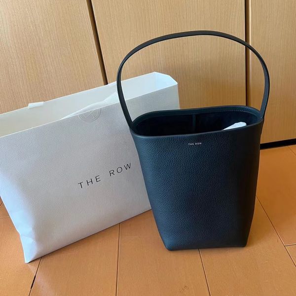 the row park luxury clutch tote bag genuine leather cross body shoulder bags basket 3sizes designer bags bucke fashion womens mens pochette
the row park luxury clutch tote bag genuine leather cross body shoulder bags basket 3sizes designer bags bucke fashion womens mens pochette