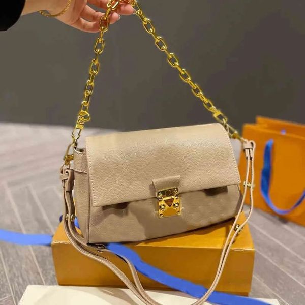 2023 designer bag handbag shoulder bag ladies crossbody luxury bags women print classic purses handbags 220905, Black;red
2023 designer bag handbag shoulder bag ladies crossbody luxury bags women print classic purses handbags 220905, Black;red