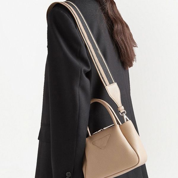 designer headband cowhide coarse lychee grain double shoulder straps shoulder bag with metal lettering logo zipper opening and closing cross
designer headband cowhide coarse lychee grain double shoulder straps shoulder bag with metal lettering logo zipper opening and closing cross