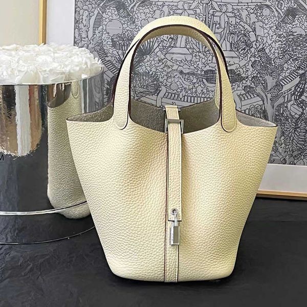 luxury designer bag picotin lock spring summer new gold and silver button tc layer cowhide vegetable basket women's water bucket fashio
luxury designer bag picotin lock spring summer new gold and silver button tc layer cowhide vegetable basket women's water bucket fashio