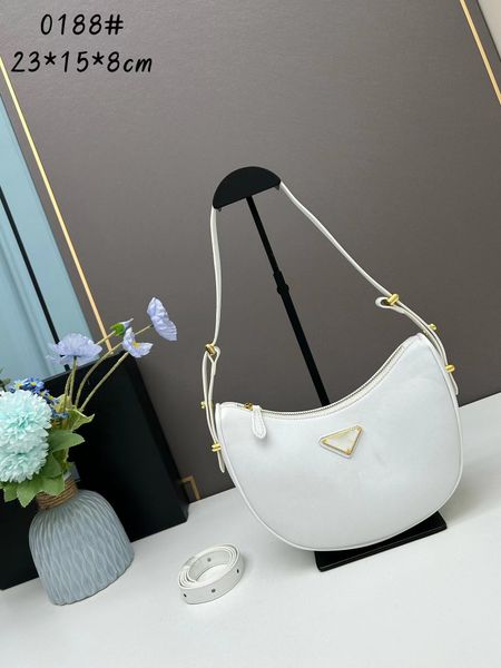 2023 designer women handbag shoulder bag leather cover fashion classic luxury interior partition upgrade size 23-15-8cm 841164
2023 designer women handbag shoulder bag leather cover fashion classic luxury interior partition upgrade size 23-15-8cm 841164