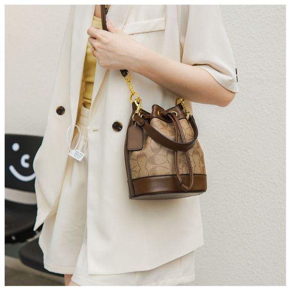 tote bag designer bags pu handbags bucket bag women's new style women's bag fashion printing crossbody bag texture versatile shoul
tote bag designer bags pu handbags bucket bag women's new style women's bag fashion printing crossbody bag texture versatile shoul