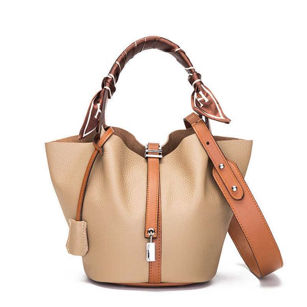 luxury designer bag picotin lock first layer of the kraft vegetable basket women's bag portable shoulder fashion versatile personality
luxury designer bag picotin lock first layer of the kraft vegetable basket women's bag portable shoulder fashion versatile personality
