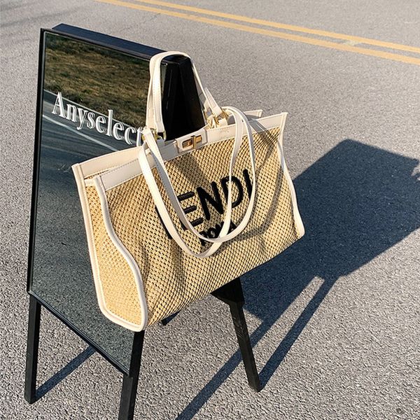 evening bags luxury brand women bag 2023 summer beach tote knitting hollow out high capacity shoulder classic button straw purse 230714
evening bags luxury brand women bag 2023 summer beach tote knitting hollow out high capacity shoulder classic button straw purse 230714