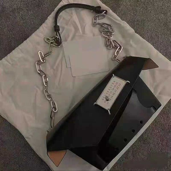 margiela majira niche bag patent leather stitching irregular shaped envelope chain strap crossbody bag chest bag hand bag trendy
margiela majira niche bag patent leather stitching irregular shaped envelope chain strap crossbody bag chest bag hand bag trendy