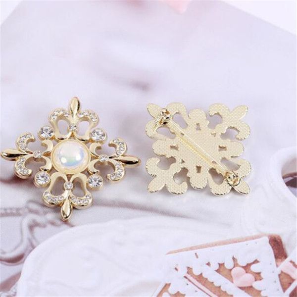 new style brooch luxury desinger women rhinestone pearl letter brooches suit pin fashion jewelry clothing decoration accessories, Gray
new style brooch luxury desinger women rhinestone pearl letter brooches suit pin fashion jewelry clothing decoration accessories, Gray