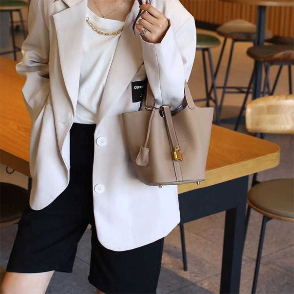 luxury designer bag picotin lock 2023 new genuine leather women's gold button vegetable blue cowhide bucket large capacity commuter han
luxury designer bag picotin lock 2023 new genuine leather women's gold button vegetable blue cowhide bucket large capacity commuter han