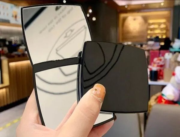 2023 new brand miroir double facettes double mirror duo makeup mirror with dusk bag compact mirrors makeup tools
2023 new brand miroir double facettes double mirror duo makeup mirror with dusk bag compact mirrors makeup tools
