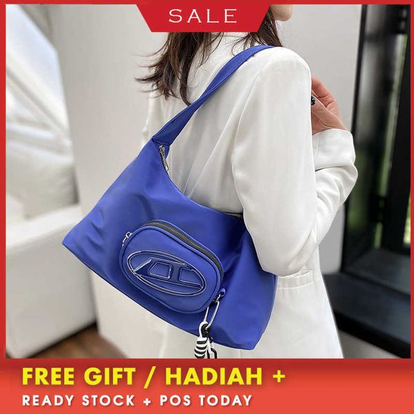 women's design bags nylon oxford underarm bag for women's 2023 new one shoulder handbag with fashionable strip commuting evening c
women's design bags nylon oxford underarm bag for women's 2023 new one shoulder handbag with fashionable strip commuting evening c