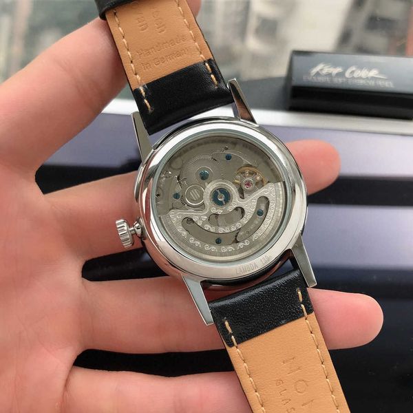 designer elegant men wrist watch nomos mechanical watches e5u2 automatic movement uhr white dial back transparency with box, Slivery;brown
designer elegant men wrist watch nomos mechanical watches e5u2 automatic movement uhr white dial back transparency with box, Slivery;brown