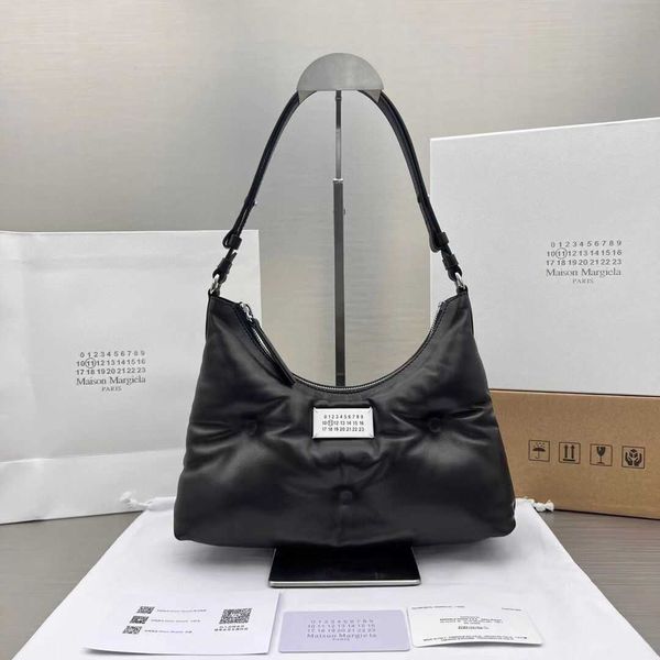 margiela 2023 new down women's bag niche magilla sponge cloud advanced versatile crescent handheld one shoulder underarm bag
margiela 2023 new down women's bag niche magilla sponge cloud advanced versatile crescent handheld one shoulder underarm bag