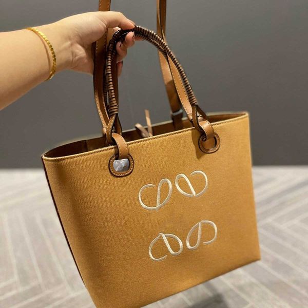 high-end handbag designer shoulder crossbody bag lowe brand women's leather woven handheld tote wallet fashion portable embroidery larg
high-end handbag designer shoulder crossbody bag lowe brand women's leather woven handheld tote wallet fashion portable embroidery larg