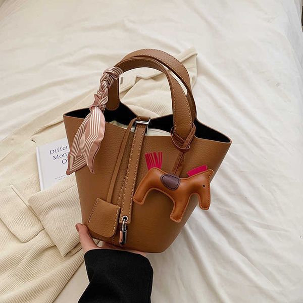 luxury designer bag picotin lock fashion 2023 new vegetable basket women's water bucket minimalist design texture handbag a8qr
luxury designer bag picotin lock fashion 2023 new vegetable basket women's water bucket minimalist design texture handbag a8qr