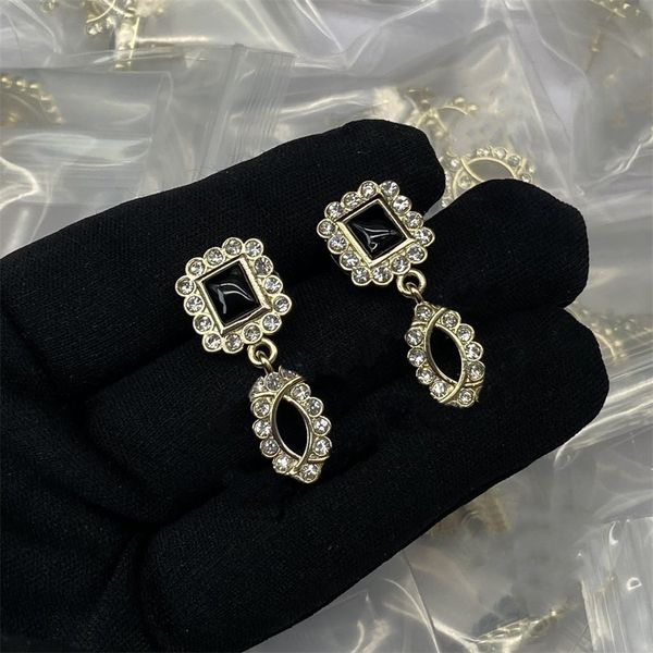 luxury brand channel letter earrings rhinestone pearl earrings stud dyfgur, Golden;silver
luxury brand channel letter earrings rhinestone pearl earrings stud dyfgur, Golden;silver