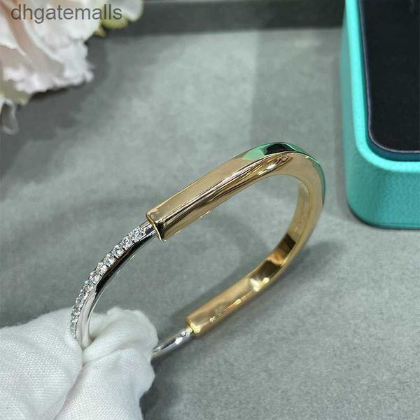 designer bracelet luxury bracelet women charm bracelets diamond design pearls jewelry studded with fashion bracelets boutique gift jewelry v, Golden;silver
designer bracelet luxury bracelet women charm bracelets diamond design pearls jewelry studded with fashion bracelets boutique gift jewelry v, Golden;silver